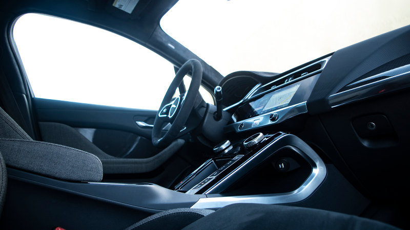 Illustration for article titled The Electric 2019 Jaguar I-Pace Feels Just the Right Amount of Futuristic